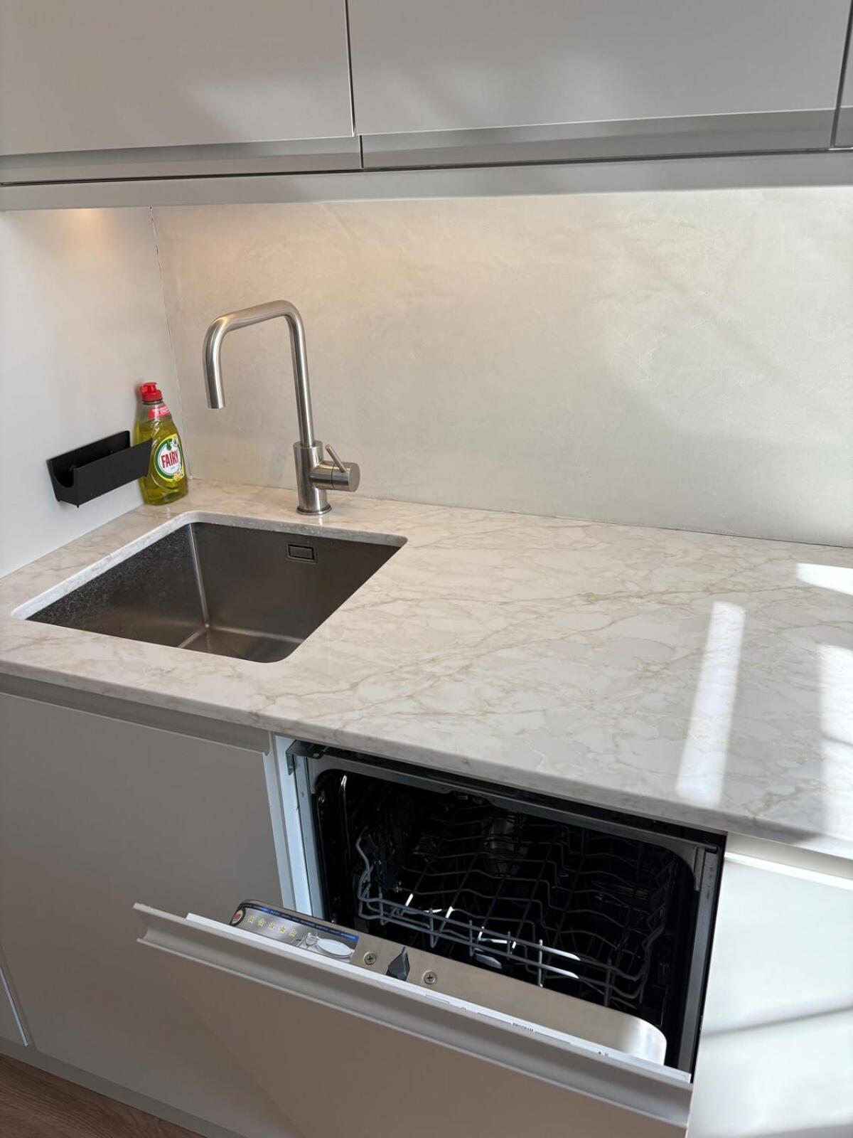 Modern 1br - Just Renovated *